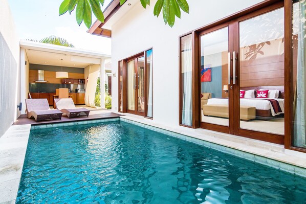 Outdoor pool - ZEN Premium Umalas Bumbak Villa (Kerobokan)