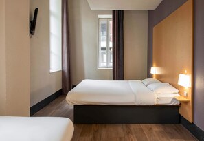 Bureau, chambres insonorisées, lits bébé (gratuits), Wi-Fi gratuit