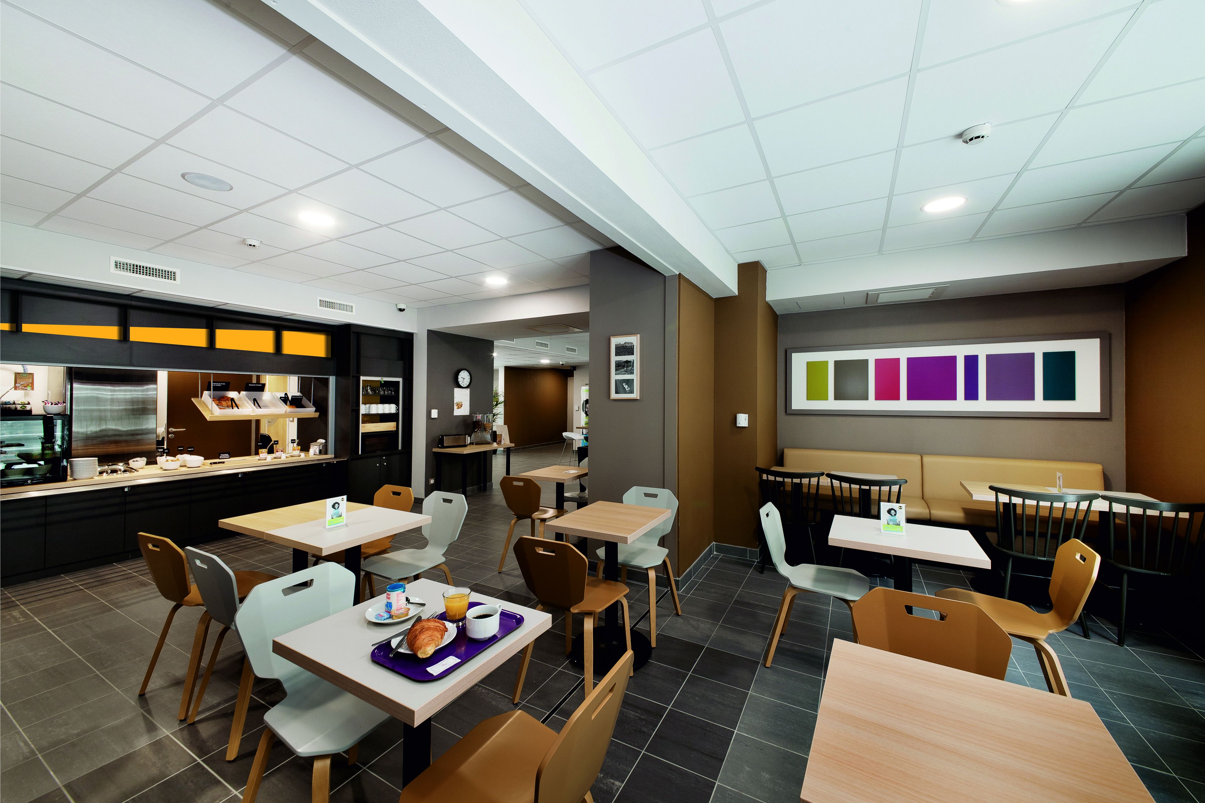 daily buffet breakfast for a fee