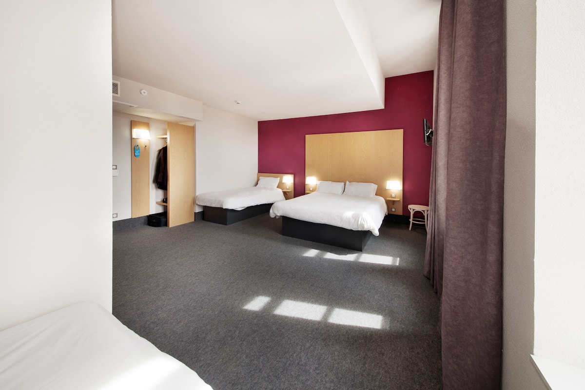 Chambre Triple, accessible aux personnes à mobilité réduite, non-fumeur