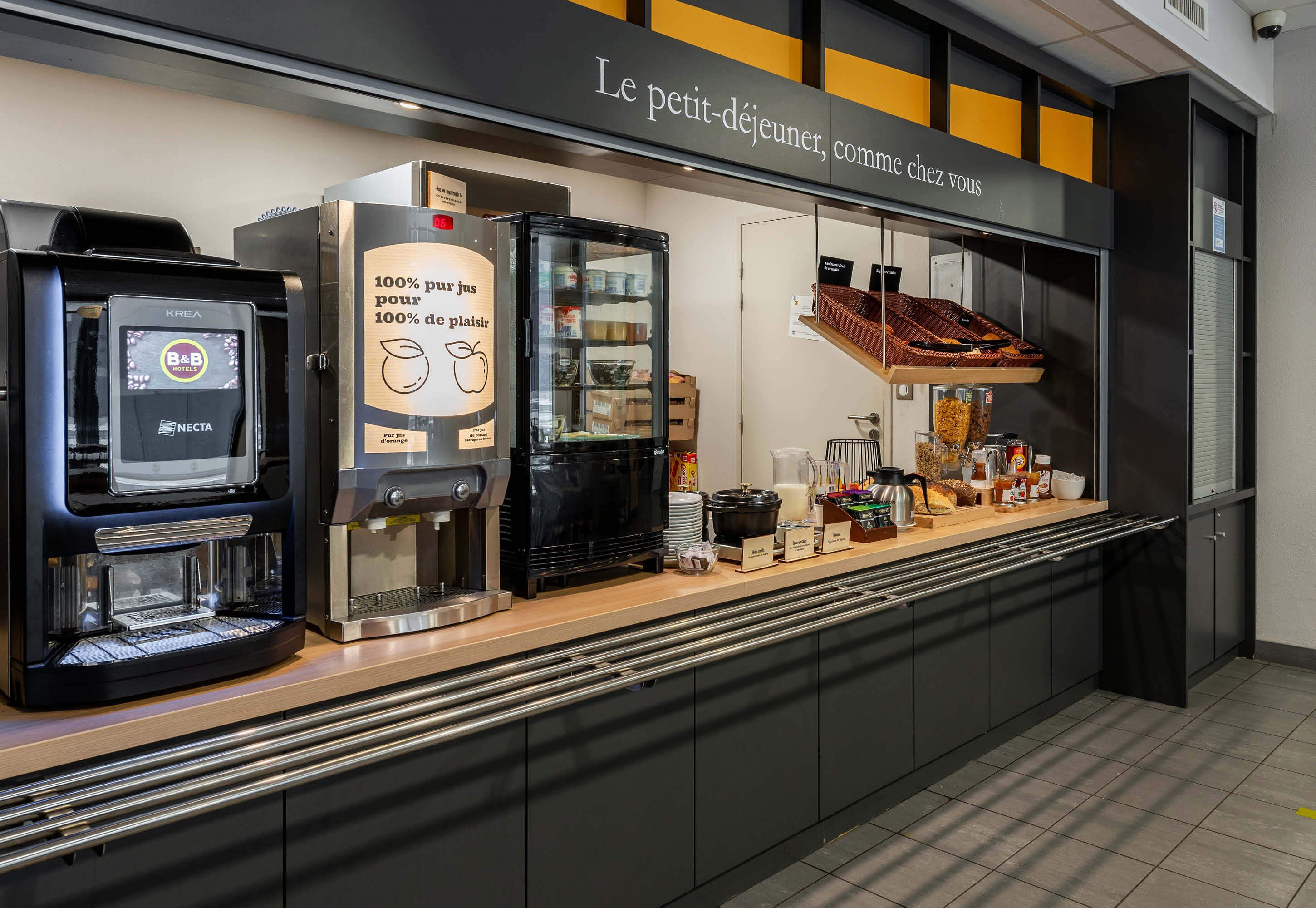 daily buffet breakfast for a fee