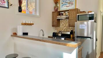 Cabin, 1 Bedroom (Skier's Cabin) | Private kitchen | Microwave, stovetop, cookware/dishes/utensils