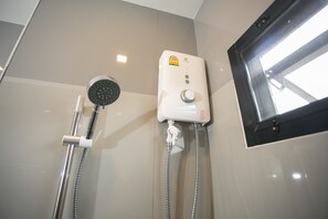 Bathroom - ZEN Rooms D-well Residence Don Muang (Bangkok)
