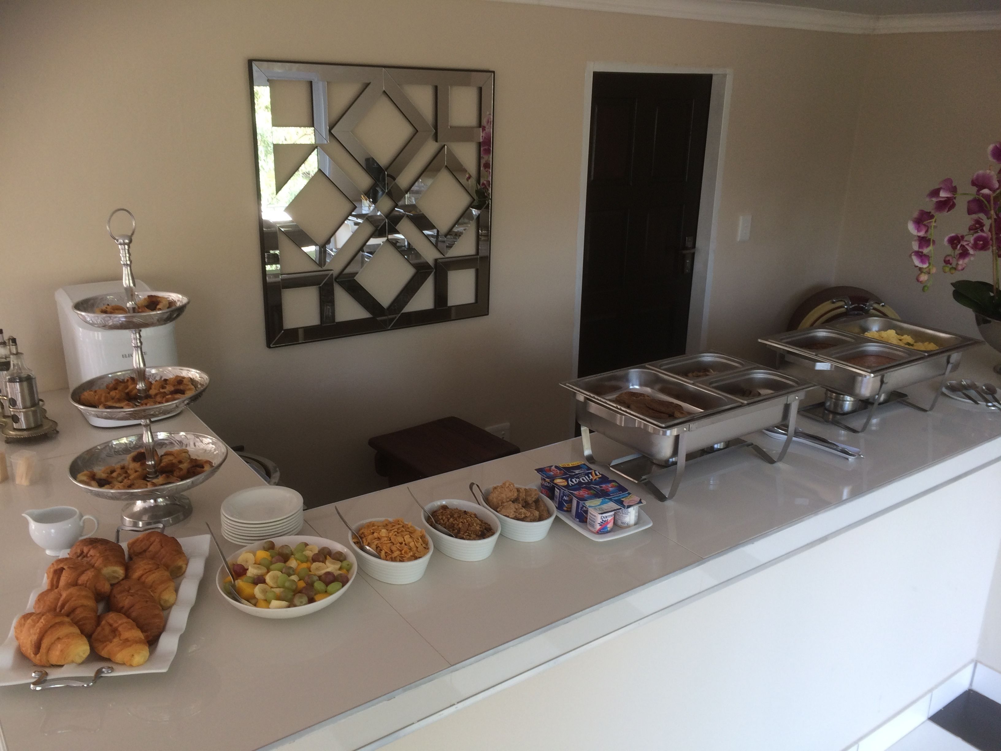 Daily full breakfast (ZAR 100 per person)