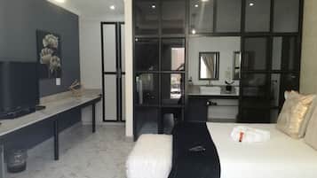 Supreme Queen | 1 bedroom, premium bedding, pillowtop beds, in-room safe