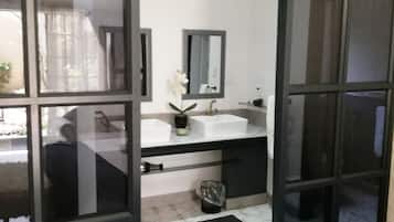 Ducha, cabezal de ducha tipo lluvia, artículos de tocador gratuitos