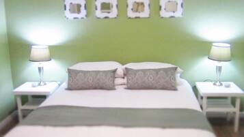 Self-Catering House | 6 bedrooms, desk, iron/ironing board, free WiFi