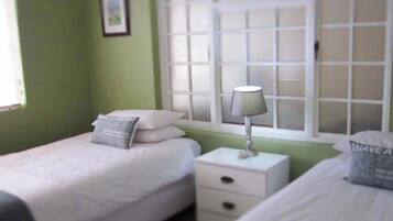 Rumah Standar, 6 kamar tidur | 6 kamar tidur, meja kerja, setrika/meja setrika, dan Wi-Fi gratis