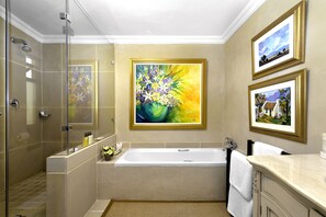 Comfort Suite, 1 Bedroom, Garden View | Bathroom | Free toiletries, hair dryer, bathrobes, towels - 21 Roux Street Guesthouse (Franschhoek)