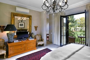Comfort Suite, 1 King Bed, Pool View | Premium bedding, desk, bed sheets