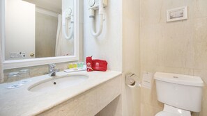 Bruser, gratis toiletartikler, hårtørrer, håndklæder