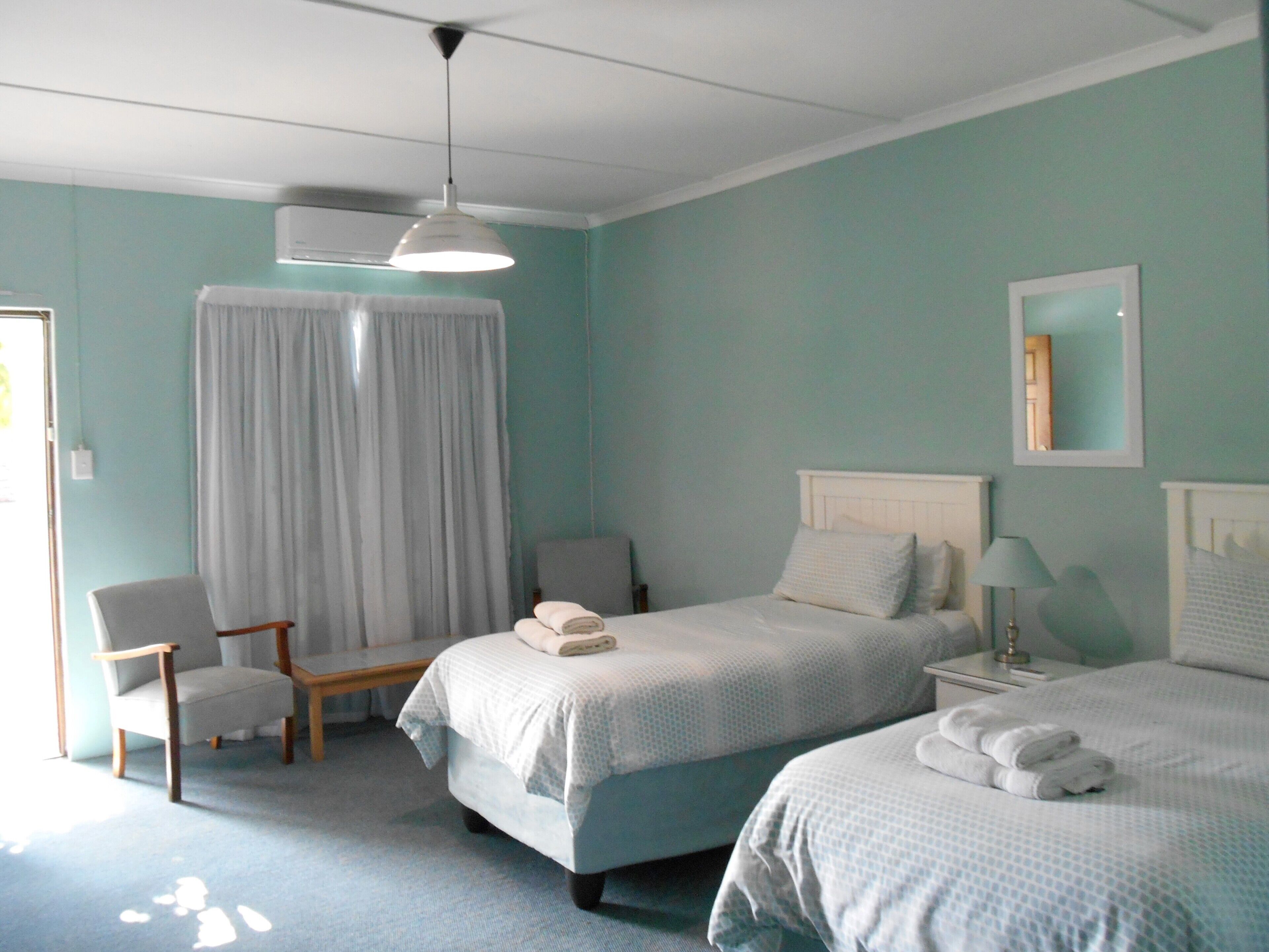 Budget rooms with 2 single beds | Free WiFi, bed sheets