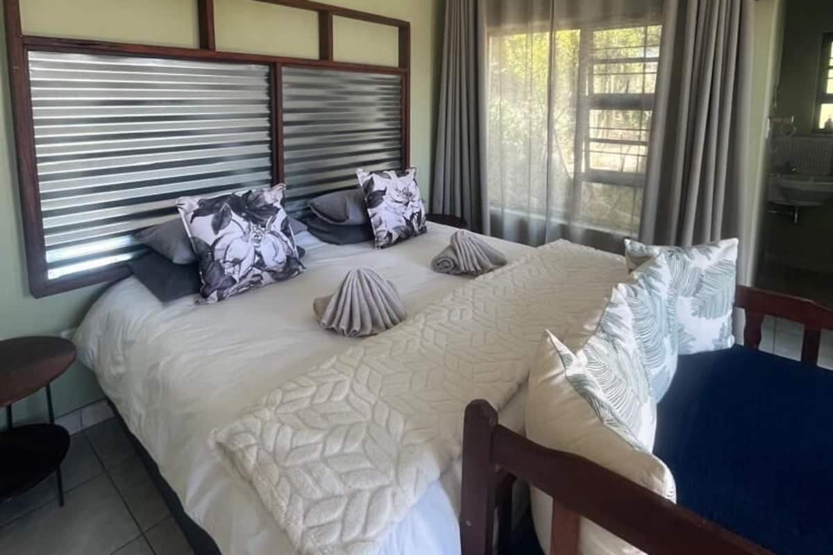 Ropa de cama de alta calidad y tabla de planchar con plancha