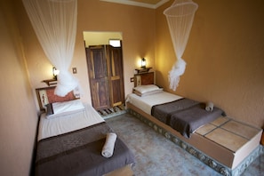 Premium bedding, iron/ironing board, bed sheets - Sasa Safari Camp (Outjo)