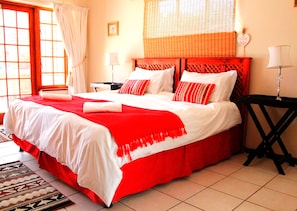 Unit 2 - Couples Studio | Escrivaninha, Wi-Fi de cortesia, roupa de cama