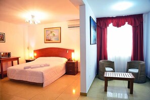 Premium Double Room | In-room safe, desk, bed sheets - Qallwa Asia (Asia)