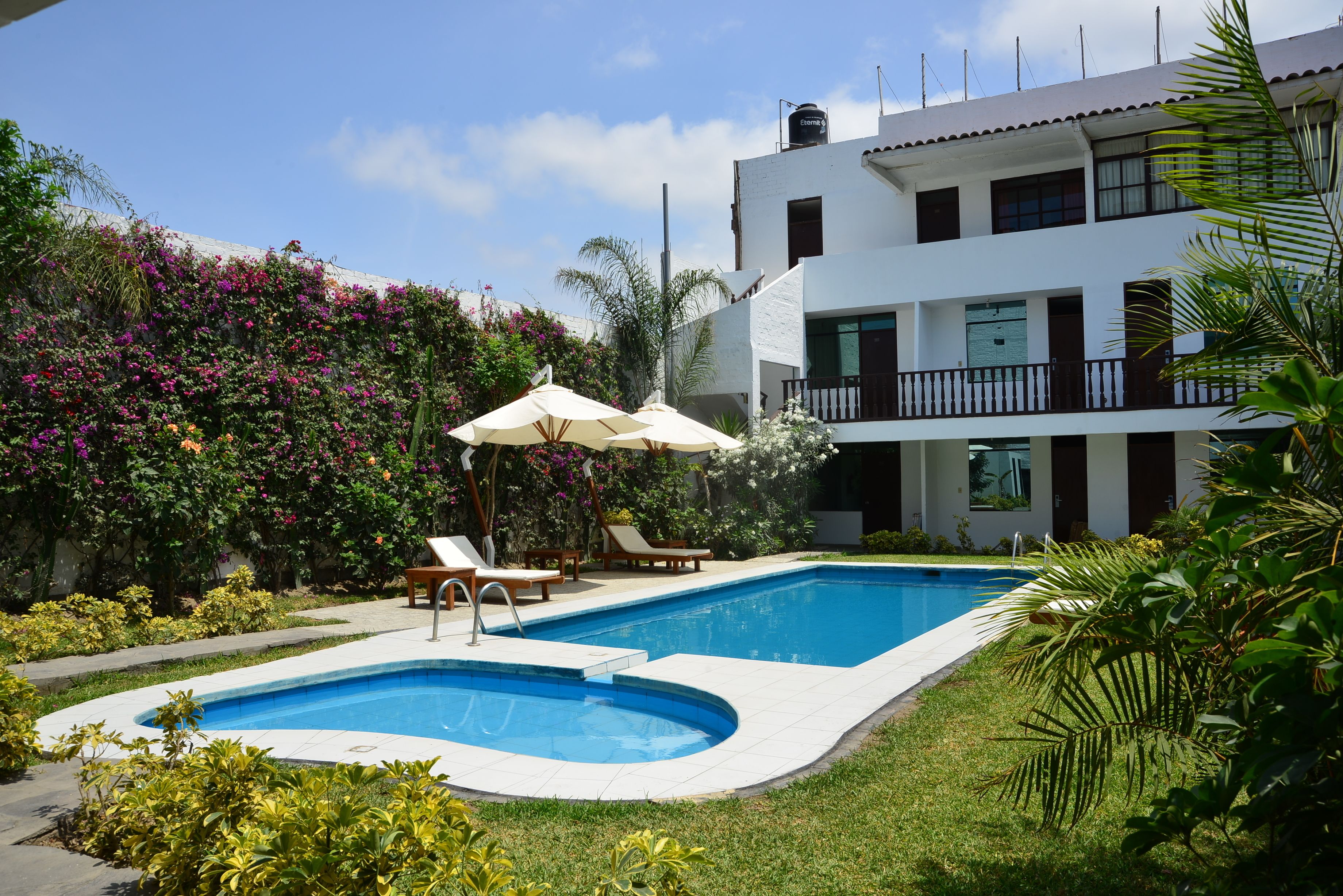 Sesongbasert utendørsbasseng