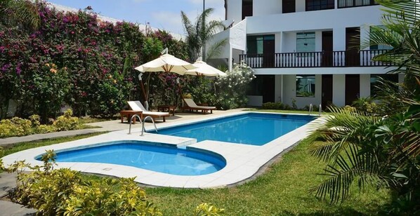 Seasonal outdoor pool - Qallwa Asia (Asia)