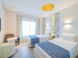 スタンダード ツインルーム | ミニバー、セーフティボックス (室内)、デスク、遮光カーテン