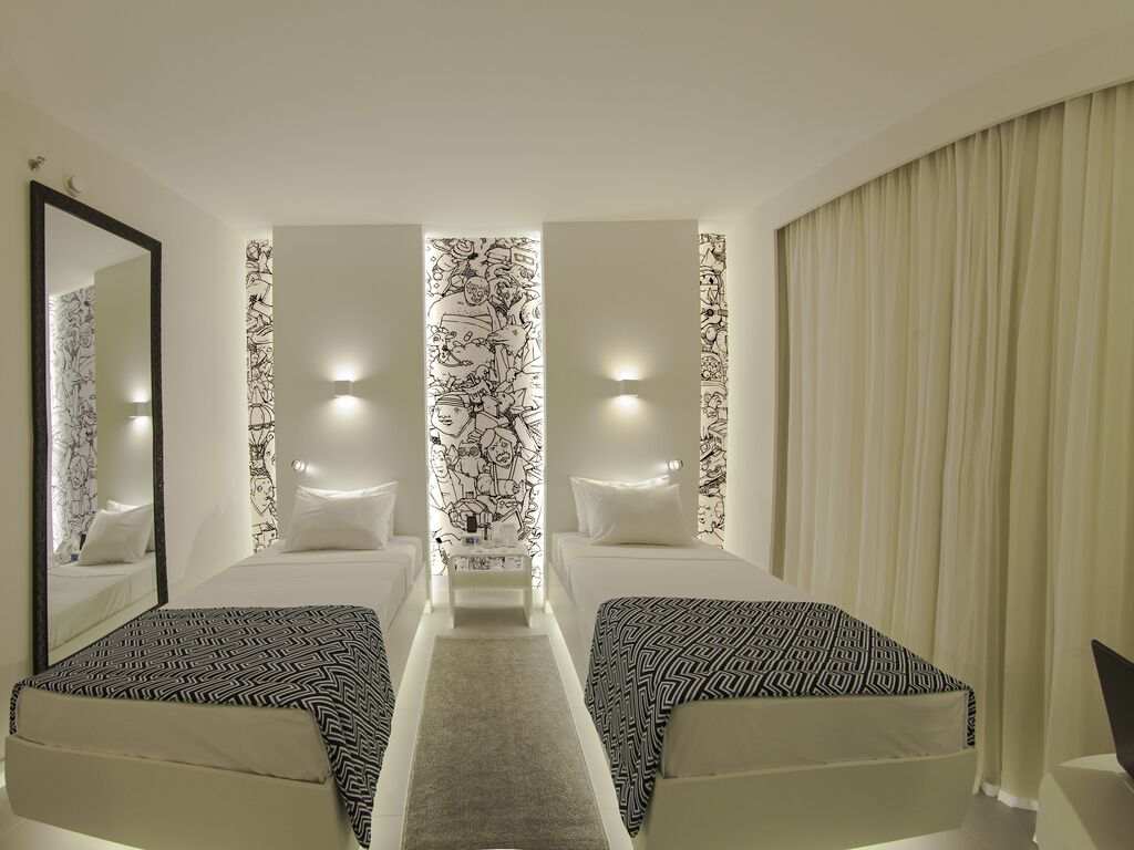 Standard Twin Room | Minibar, in-room safe, desk, blackout curtains