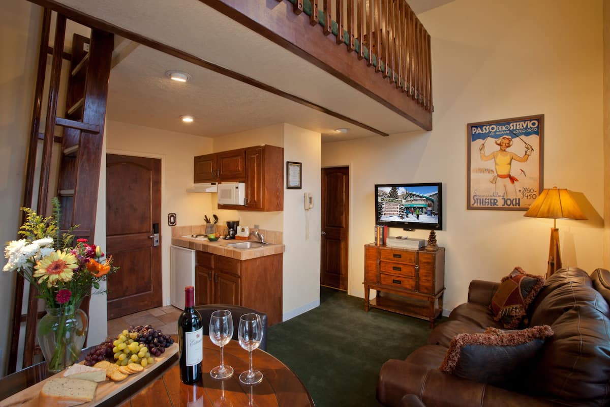 Standard Loft, 1 Queen Bed with Sofa bed | Living area | 32-inch LCD TV with satellite channels, TV, DVD player