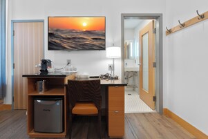 Deluxe Room, 1 King Bed | Premium bedding, pillowtop beds, desk, blackout drapes