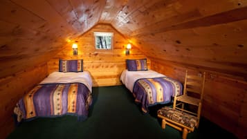 Ropa de cama de alta calidad y caja de seguridad en la habitaciĂłn