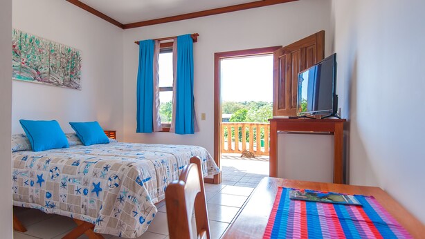 Dobbeltrom, 1 queensize-seng | Minibar, skrivebord, blendingsgardiner og wi-fi (inkludert)