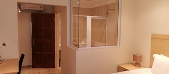 17 on 13th Guest House