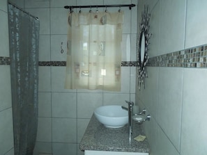Douche, serviettes fournies