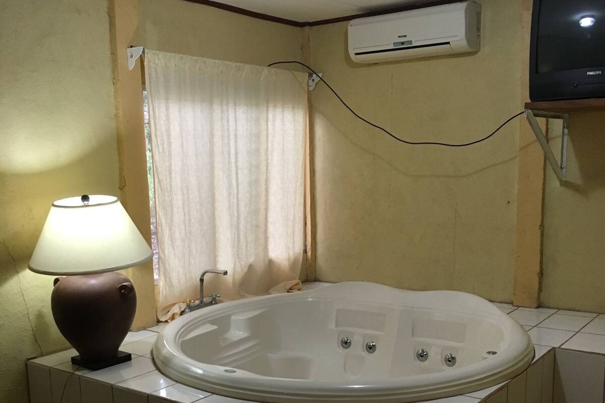 Economy-Villa, 1 King-Bett, barrierefrei, Kochnische | Whirlwanne