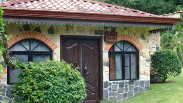 Bungalow Romantique, 1 chambre | 1 chambre, coffres-forts dans les chambres, bureau, Wi-Fi gratuit