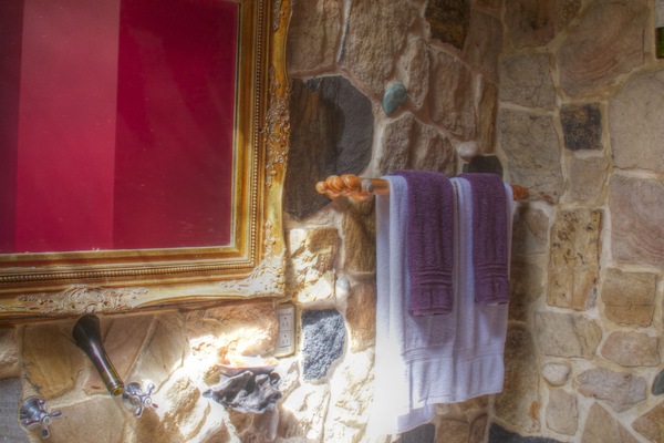 Bungalow romántico, 1 habitación | Baño | Ducha, artículos de higiene personal gratuitos y toallas
