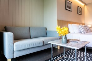 Premier Room, 1 King Bed, Balcony