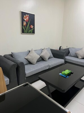 Apartment, 1 Bedroom, Kitchenette | Living area