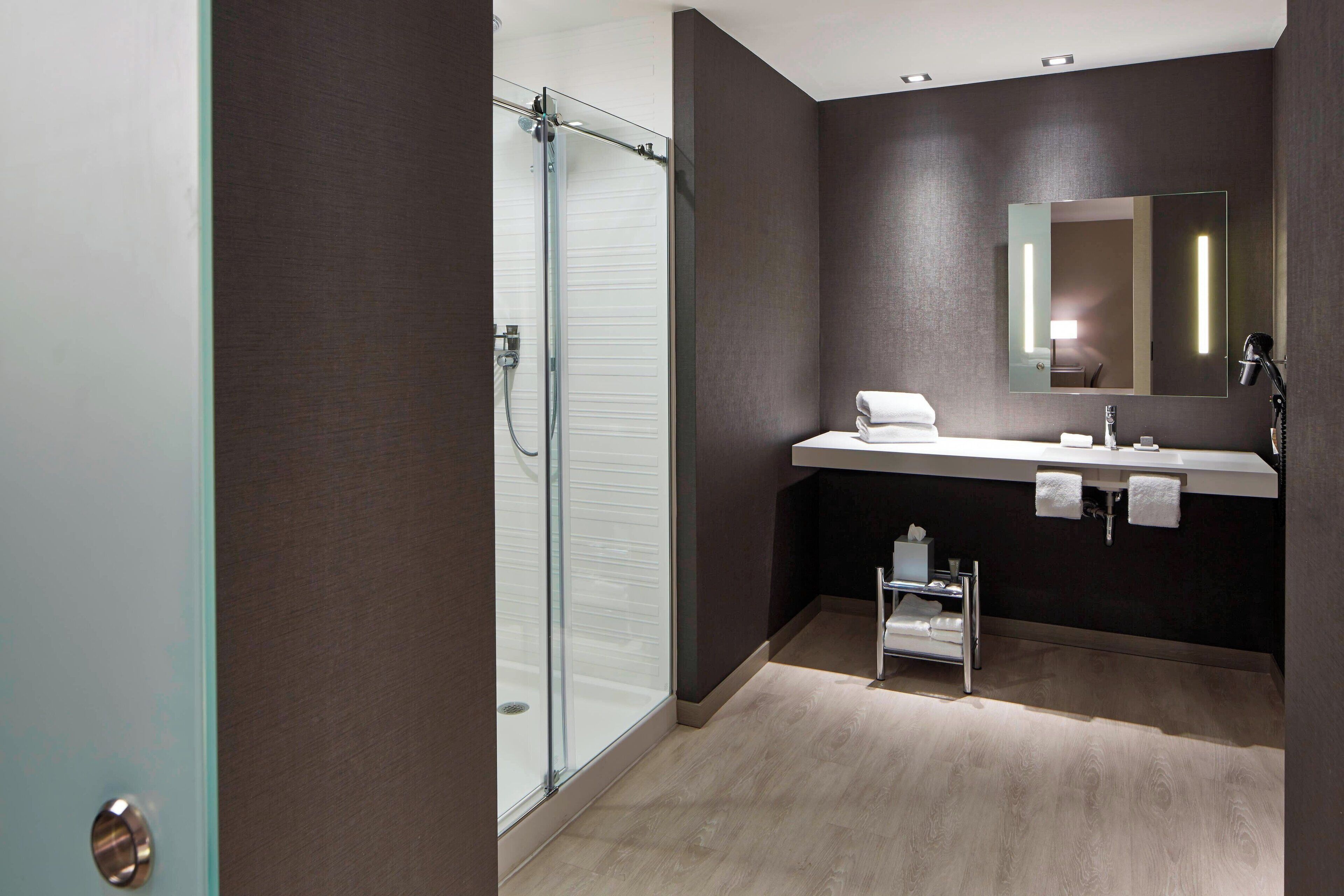 rainfall showerhead, free toiletries, hair dryer, towels