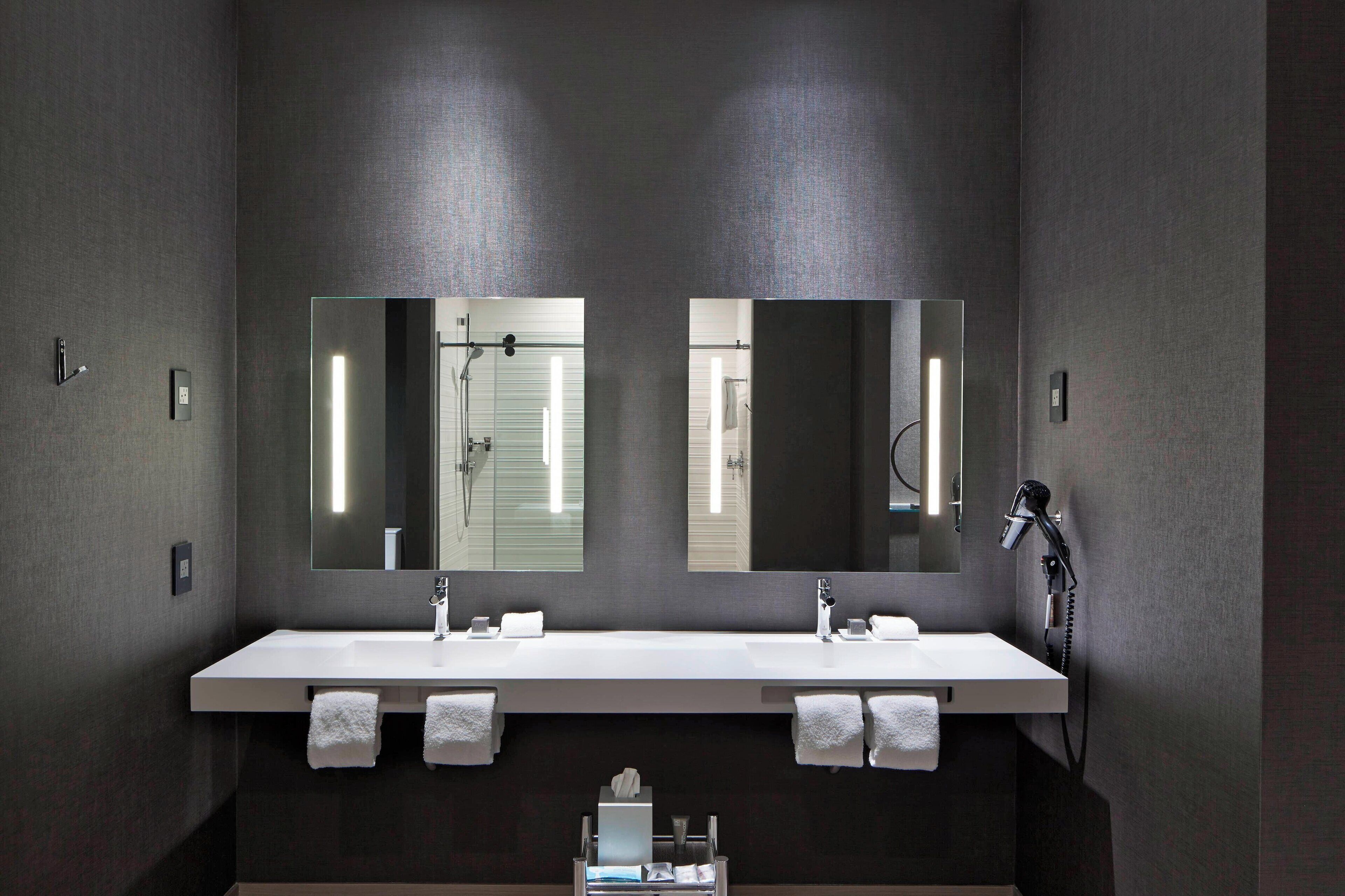 rainfall showerhead, free toiletries, hair dryer, towels