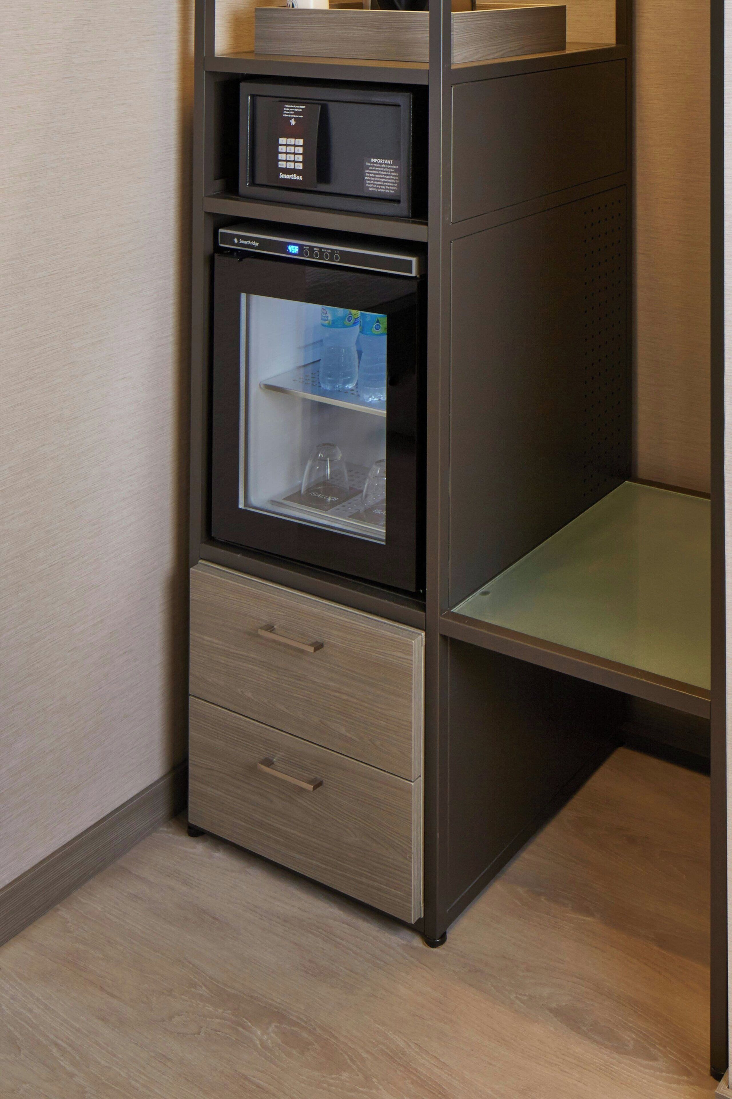 hypo-allergenic bedding, desk, iron/ironing board, free wifi