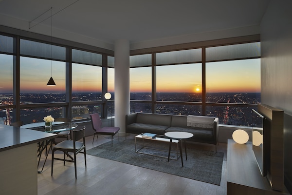 Premium bedding, in-room safe, iron/ironing board, free WiFi