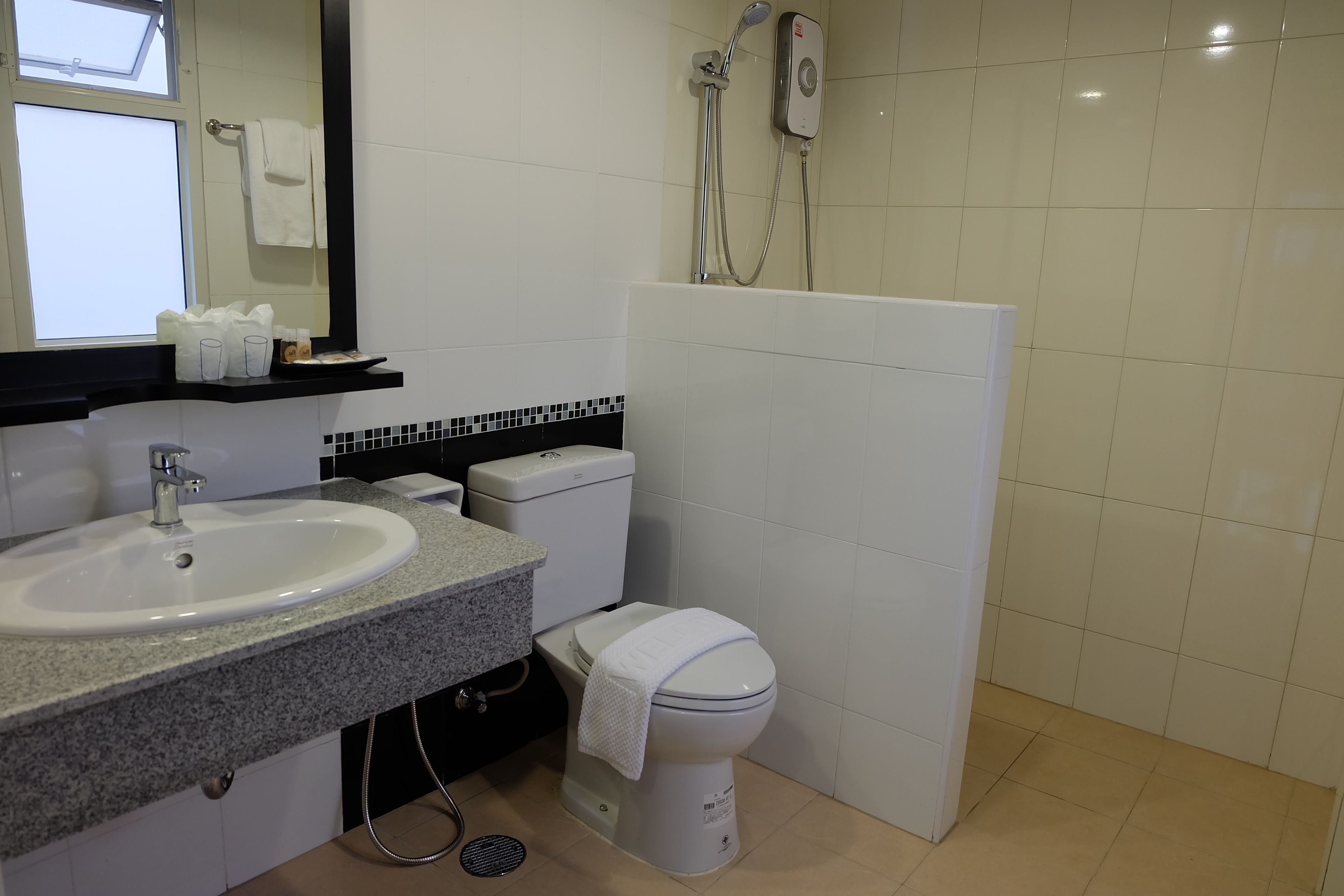 superior room | bathroom | shower, free toiletries, hair dryer, towels
