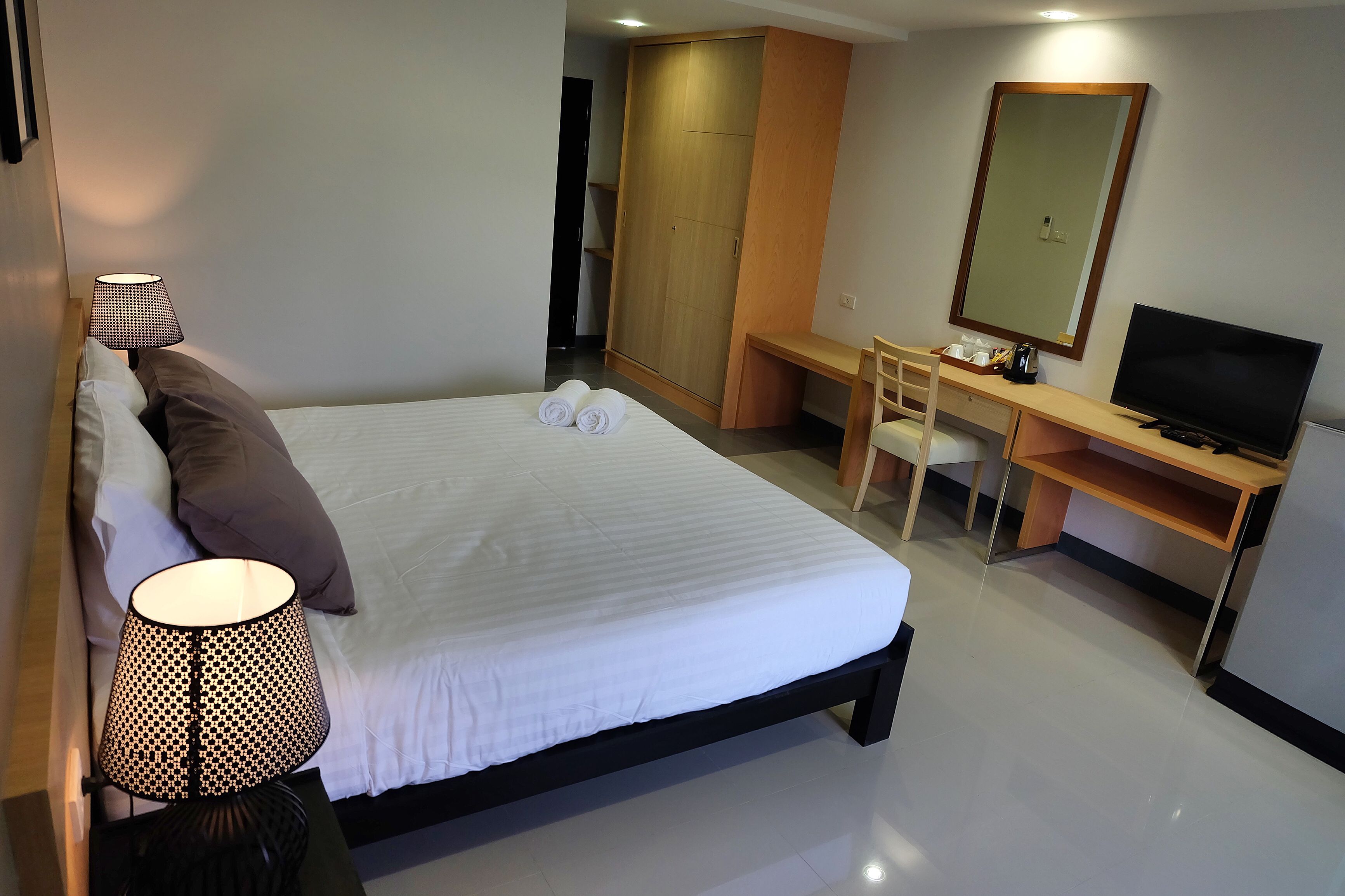 standard double room | desk, blackout curtains, free wifi, bed sheets