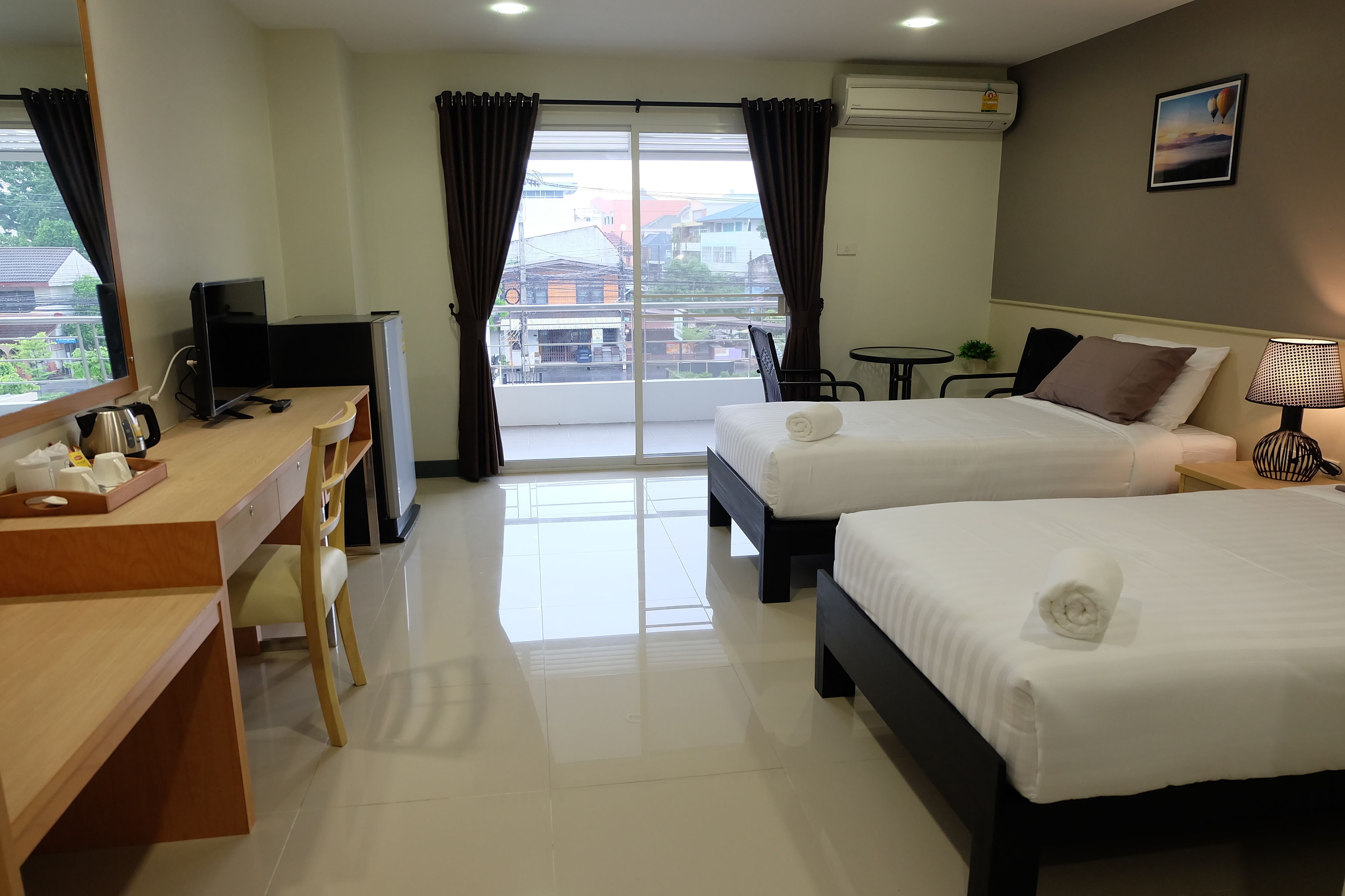 standard twin room | desk, blackout curtains, free wifi, bed sheets
