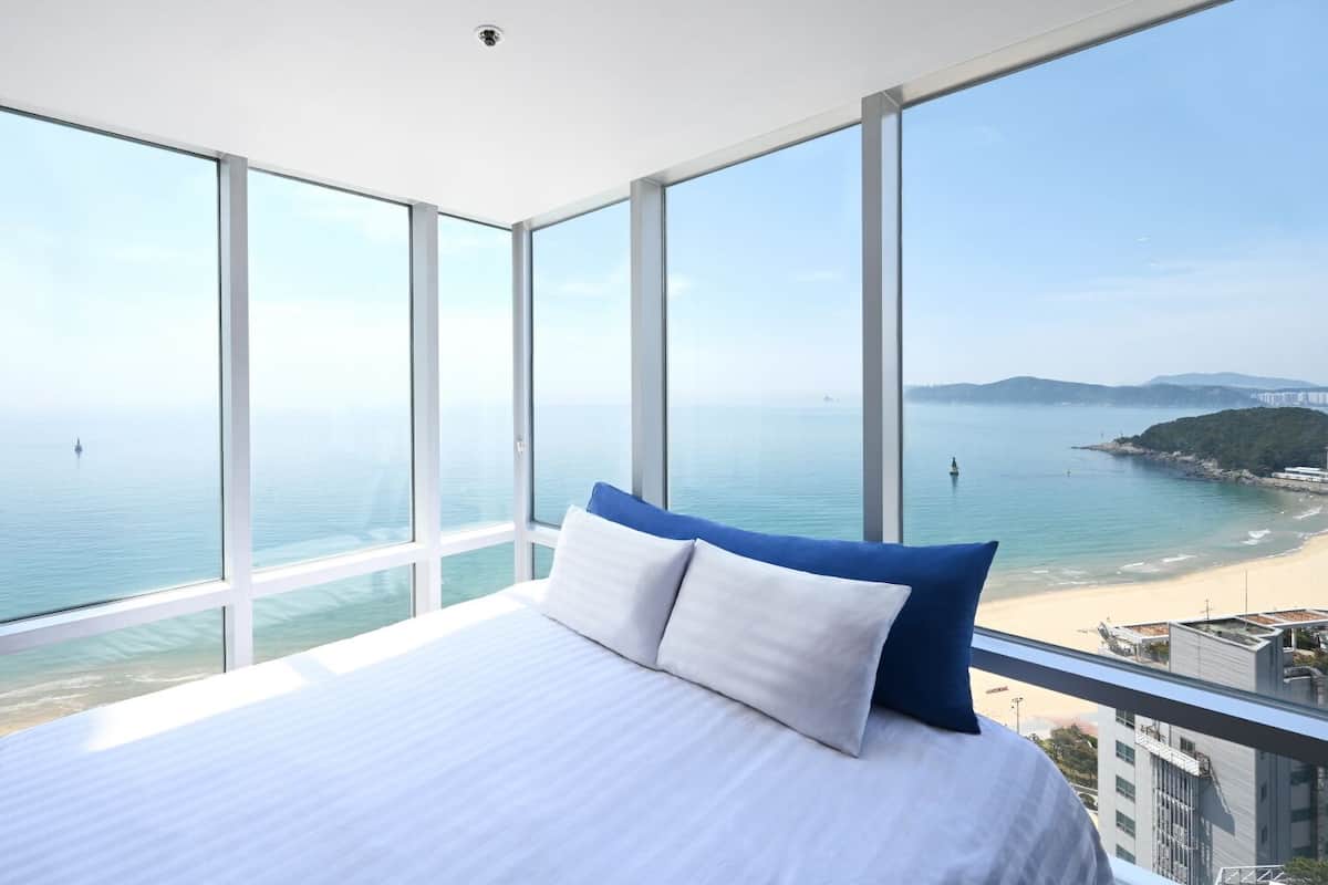 Executive Corner Suite Ocean View | 1 bedroom, in-room safe, desk, free WiFi