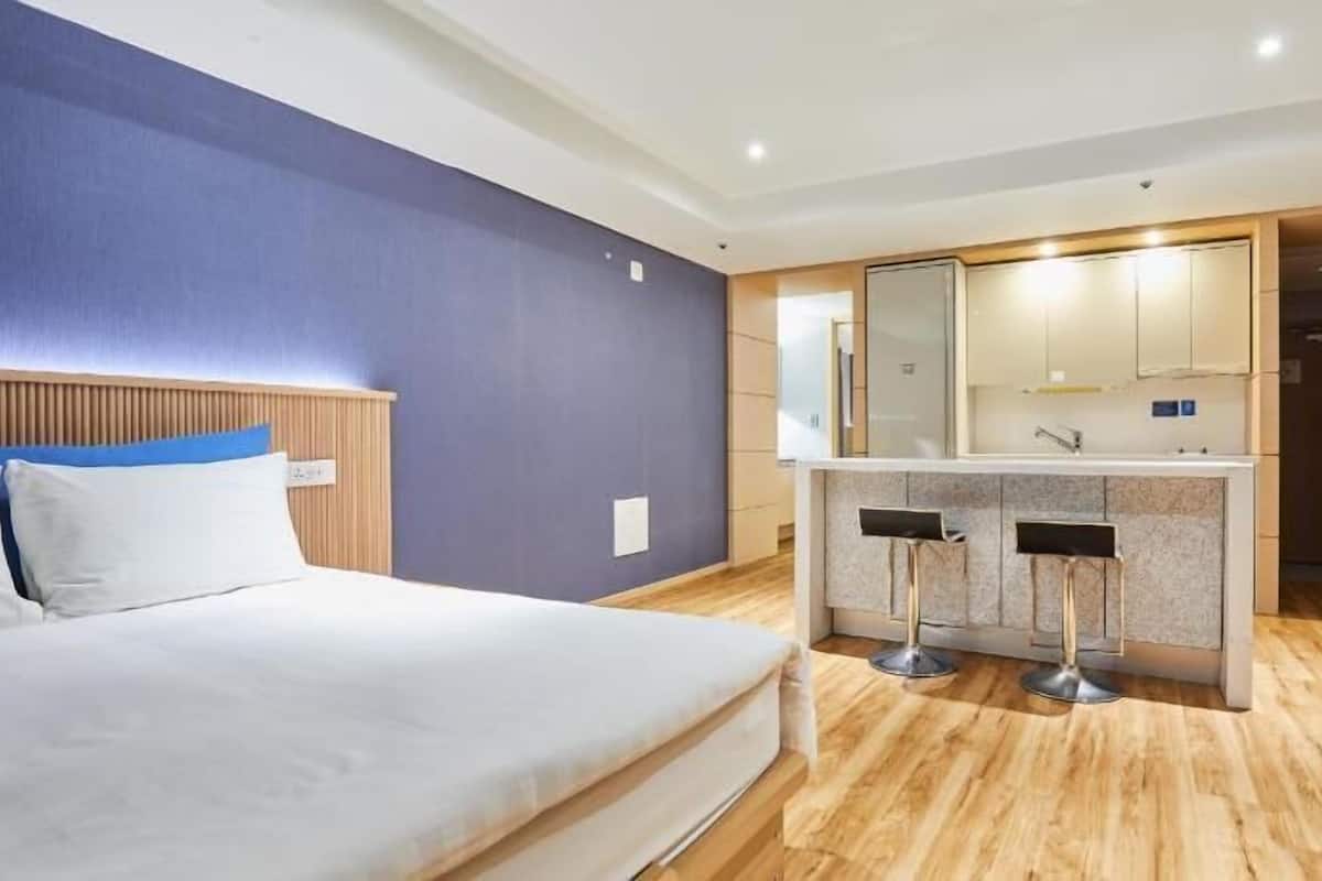 In-room safe, desk, free WiFi, bed sheets