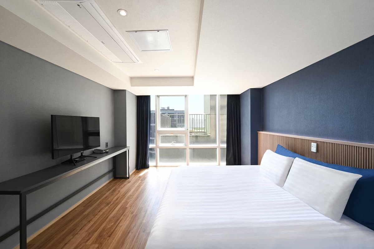 1 bedroom, in-room safe, desk, free WiFi