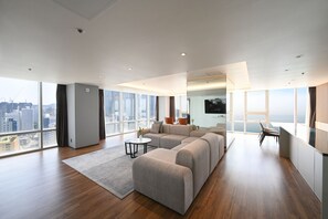 24-inch LCD TV with digital channels, TV - Kolon Seacloud Hotel (Busan)
