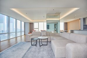 In-room safe, desk, free WiFi, bed sheets - Kolon Seacloud Hotel (Busan)