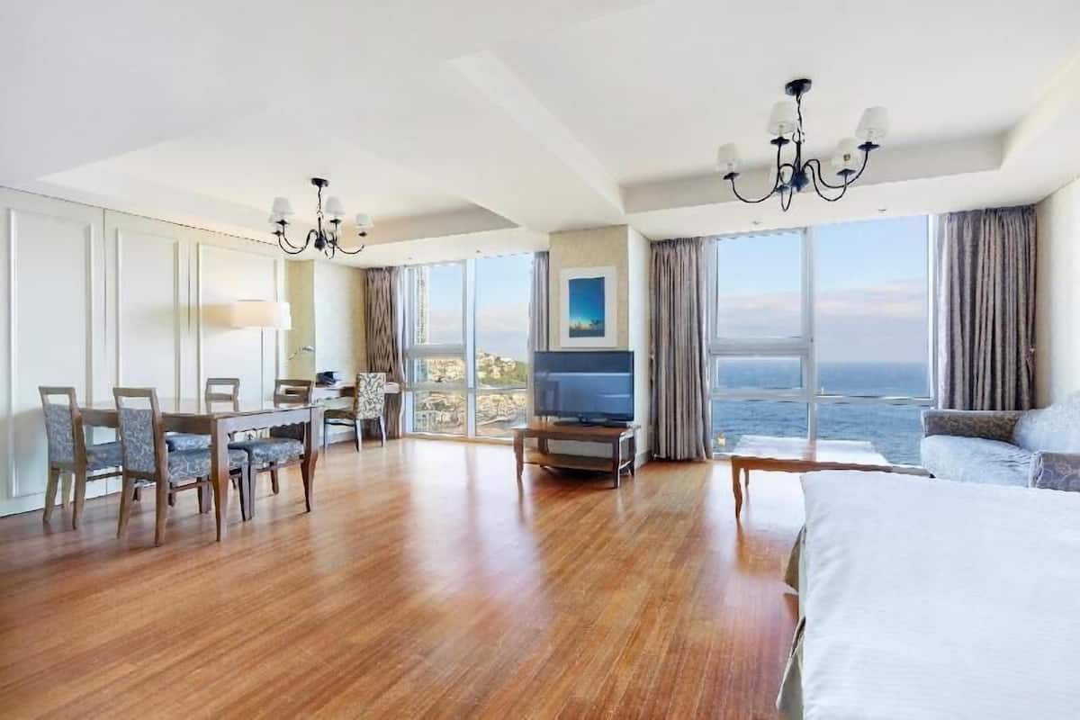 In-room safe, desk, free WiFi, bed sheets