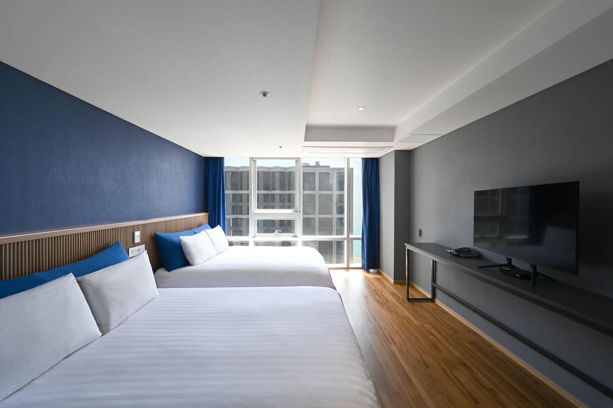 1 bedroom, in-room safe, desk, free WiFi