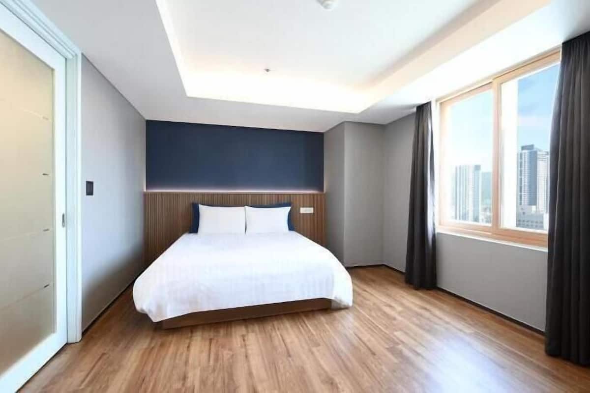 In-room safe, desk, free WiFi, bed sheets